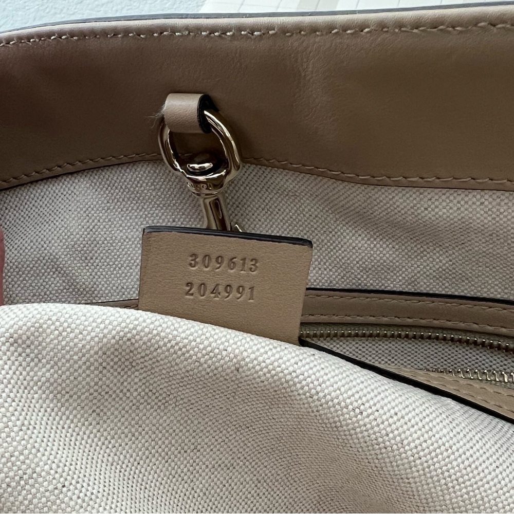 [Like NEW] Gucci GG Supreme Monogram Tote - Picture 8 of 9